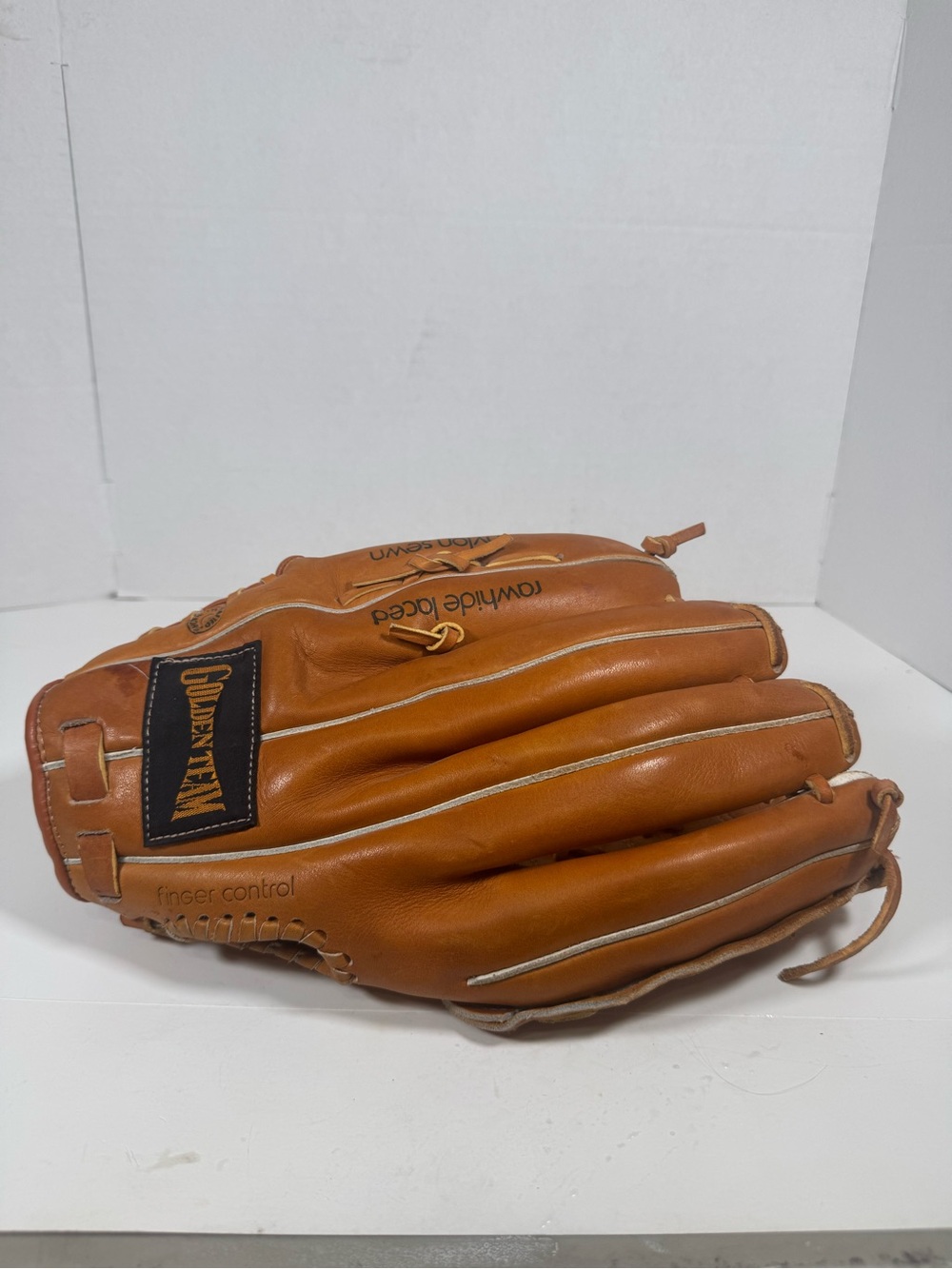 Golden Team GT-600 Men’s Tan Leather Baseball Glove - Right Hand